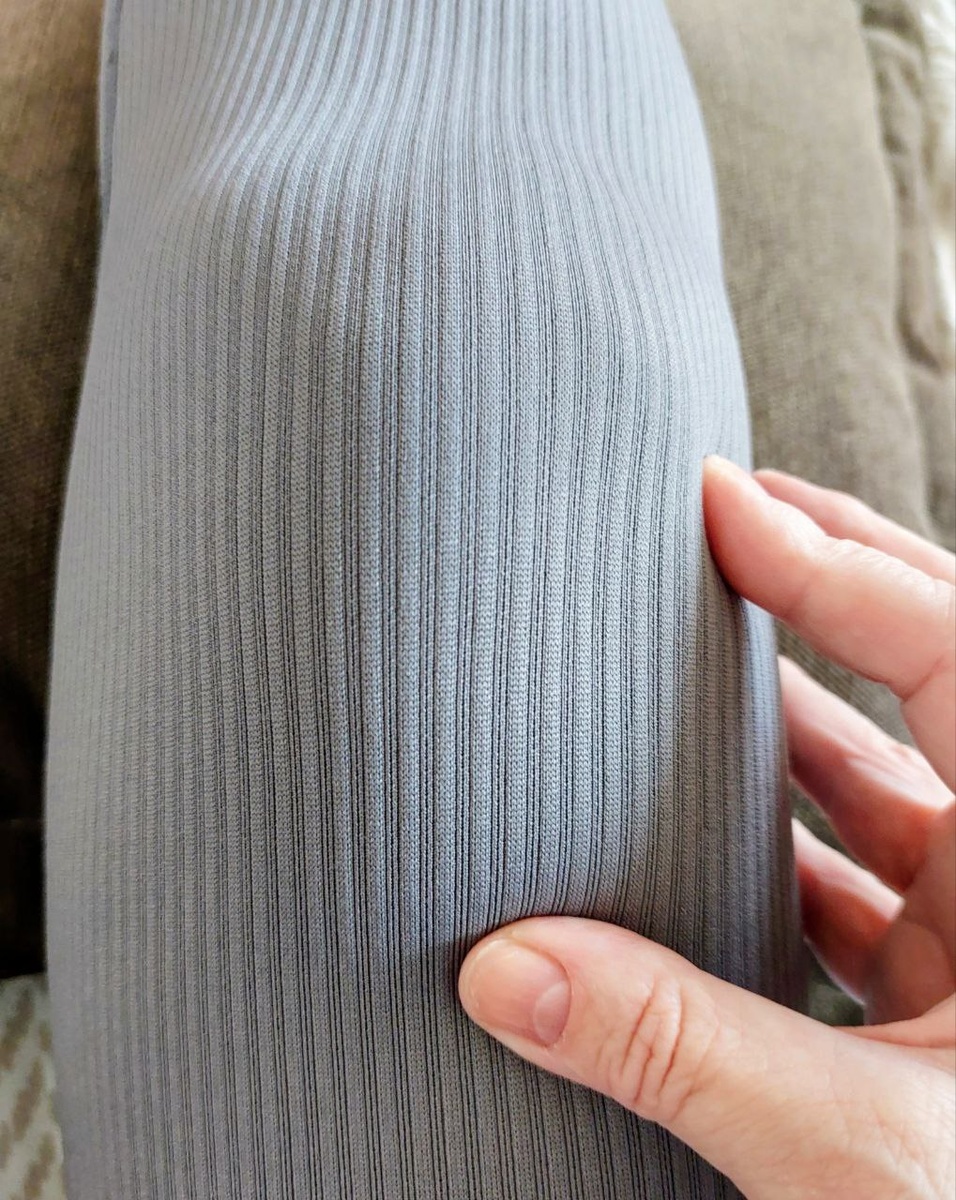 Коленный сустав, уже ушёл отёк с больного места