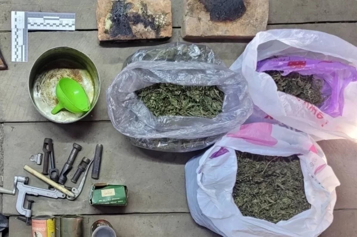    У жителя Красноярского края нашли наркотики и взрывчатку