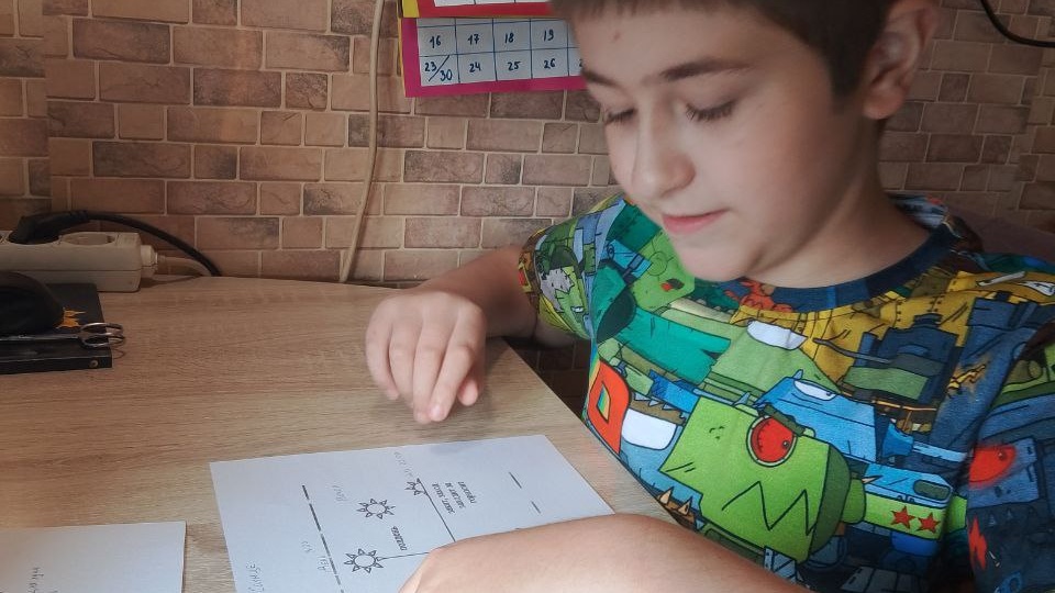 Не соскучишься с таким ребенком:)