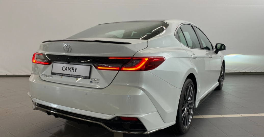 В России снова можно купить Toyota, но с 2 нюансами: сколько сейчас стоят Camry, Rav 4 и Land Cruiser? Зашли в салоны, чтобы узнать цены