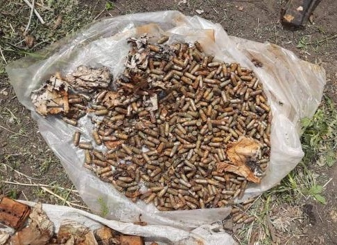 Мужчина прятал боеприпасы во дворе у брата