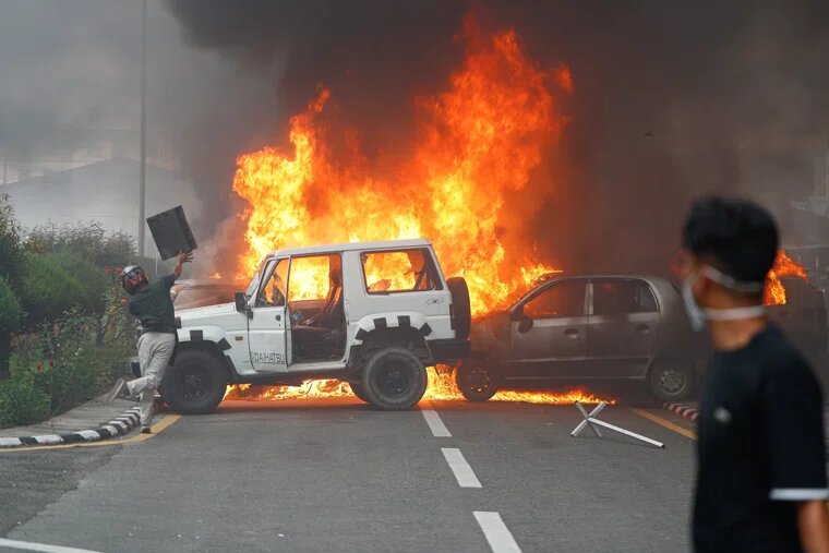 В Катманду начались протесты «поколения Z» после блокировки более 20 социальных сетей. Фото: Skanda Gautam / Keystone Press Agency / Global Look Press