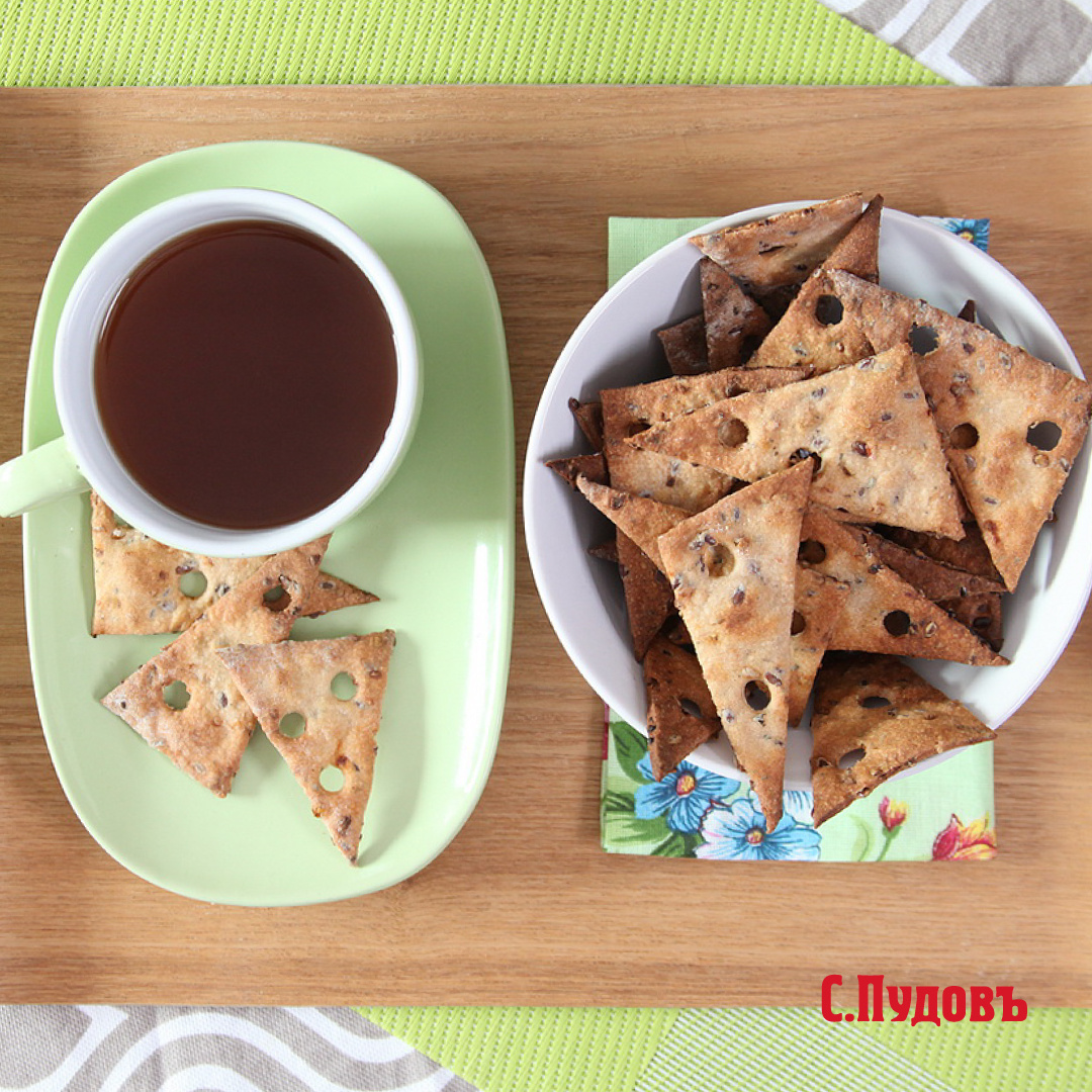 Льняные крекеры с луком и паприкой