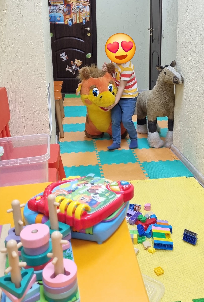 В коридоре с игрушками и своим планом настроение улучшилось.