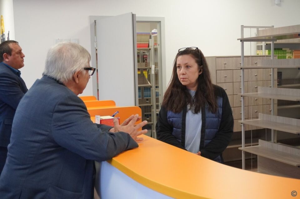    Комиссия в новом корпусе лицея №52 в Барнауле. Источник: barnaul.org