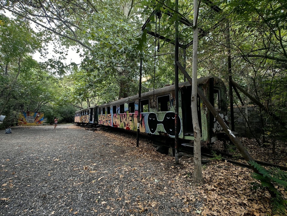 Поезд армянский. Без маршрута, без перспектив.
