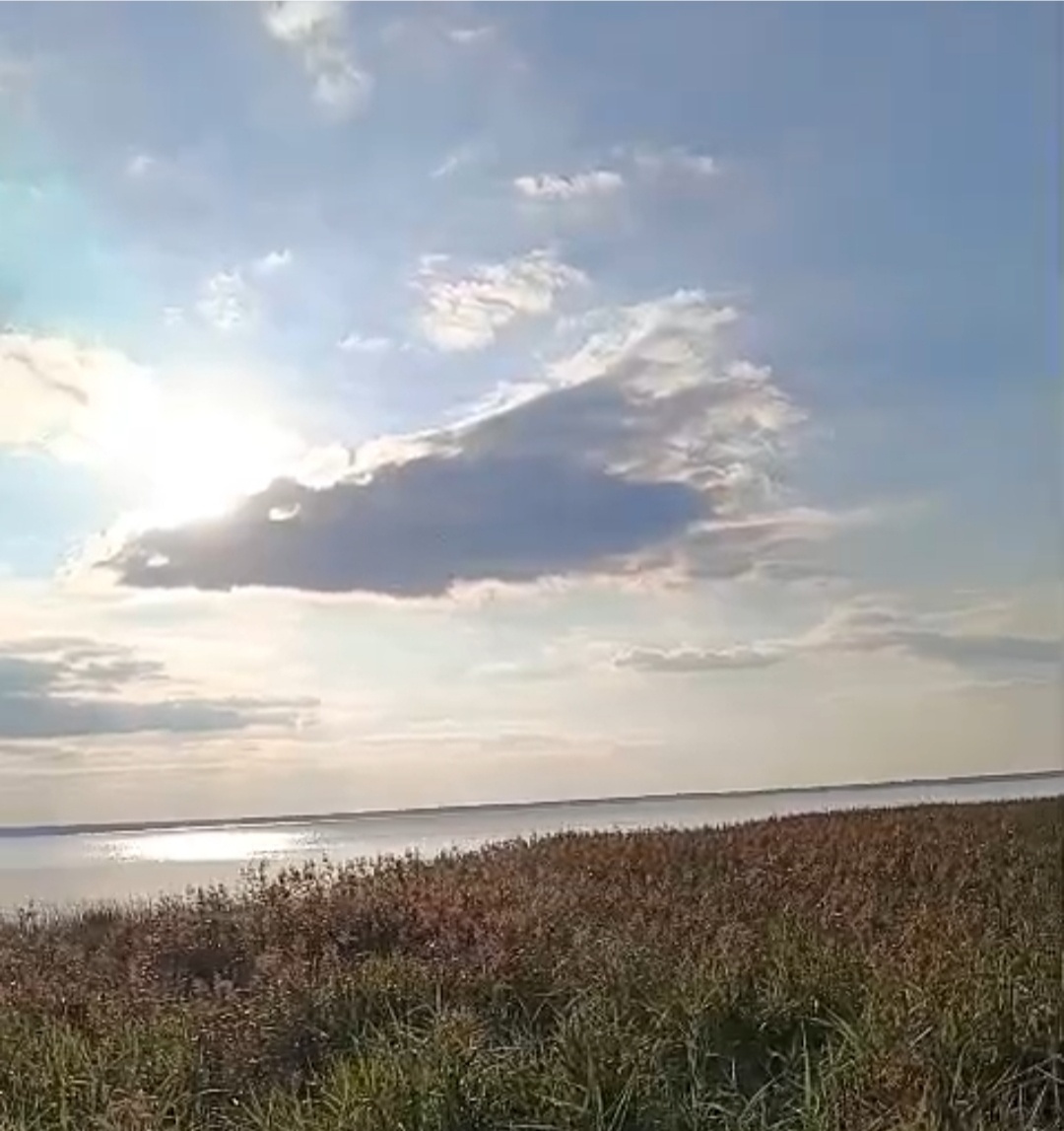 Мистика или обман зрения? Дракон прилетел или просто облако над Плещеевым озером? ЗДЕСЬ и далее фото автора и(или) из личного архива автора, если не указано иначе.