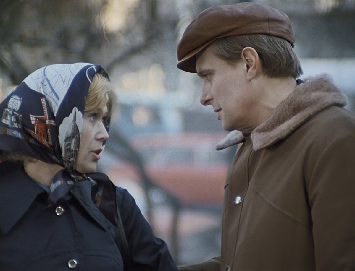 Кадр из фильма «Служебный роман» (1977). Скриншот.