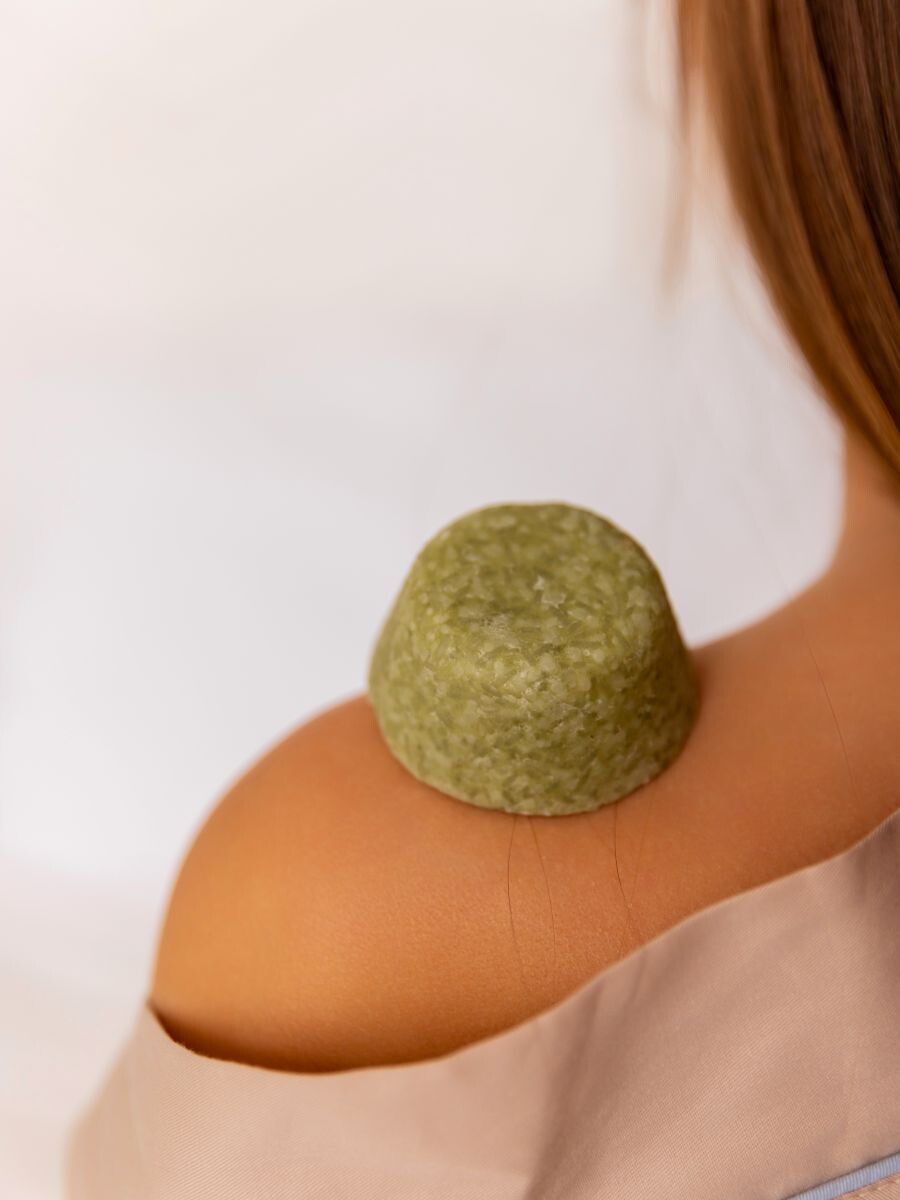 На фото: балансирующий шампунь be.sage