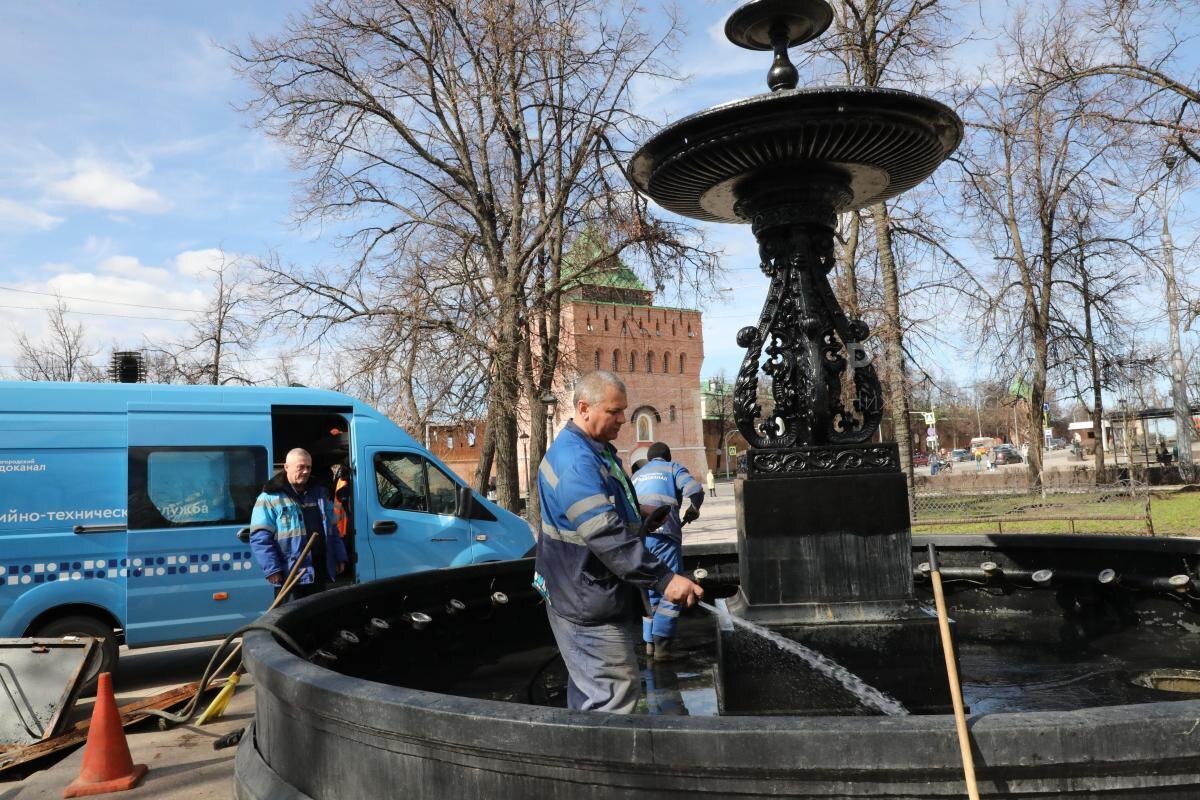    Работы по отключению и консервации фонтанов происходят параллельно друг другу