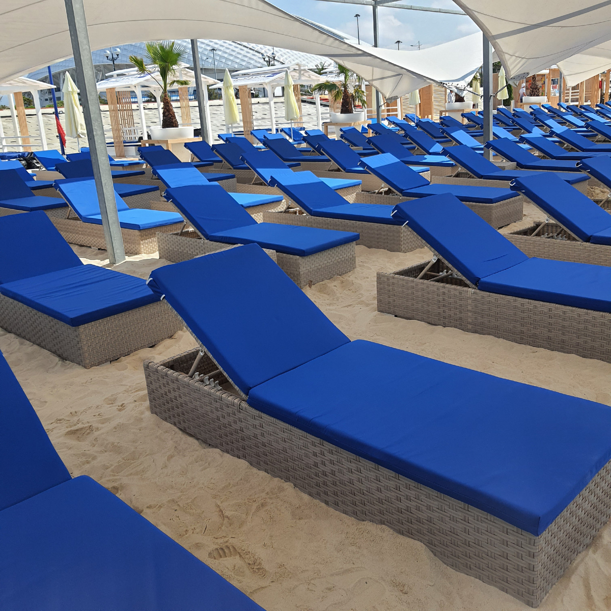 Шезлонг плетеный пляжный из искусственного ротанга производство Мастерская Марко г. Сочи