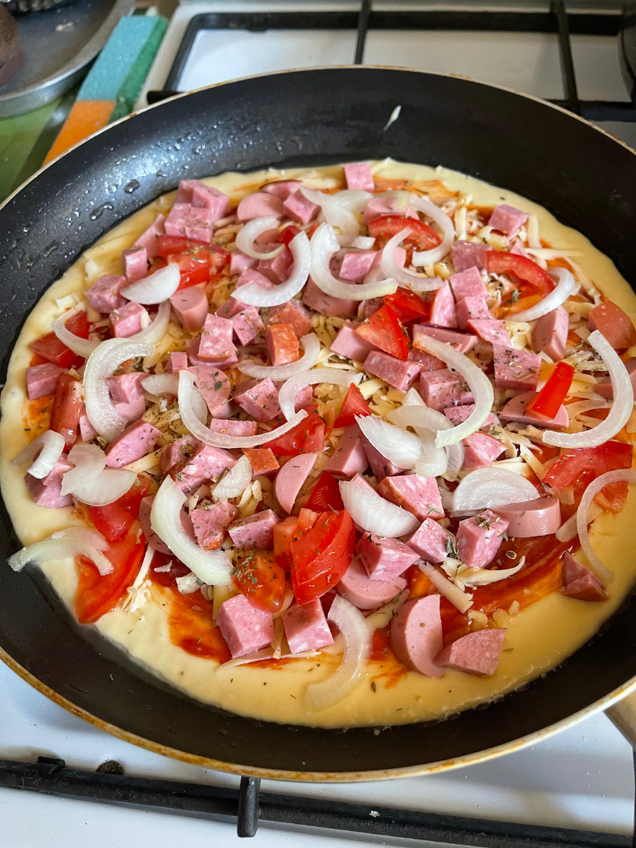 Это пока без верхнего слоя. Без сыра. 