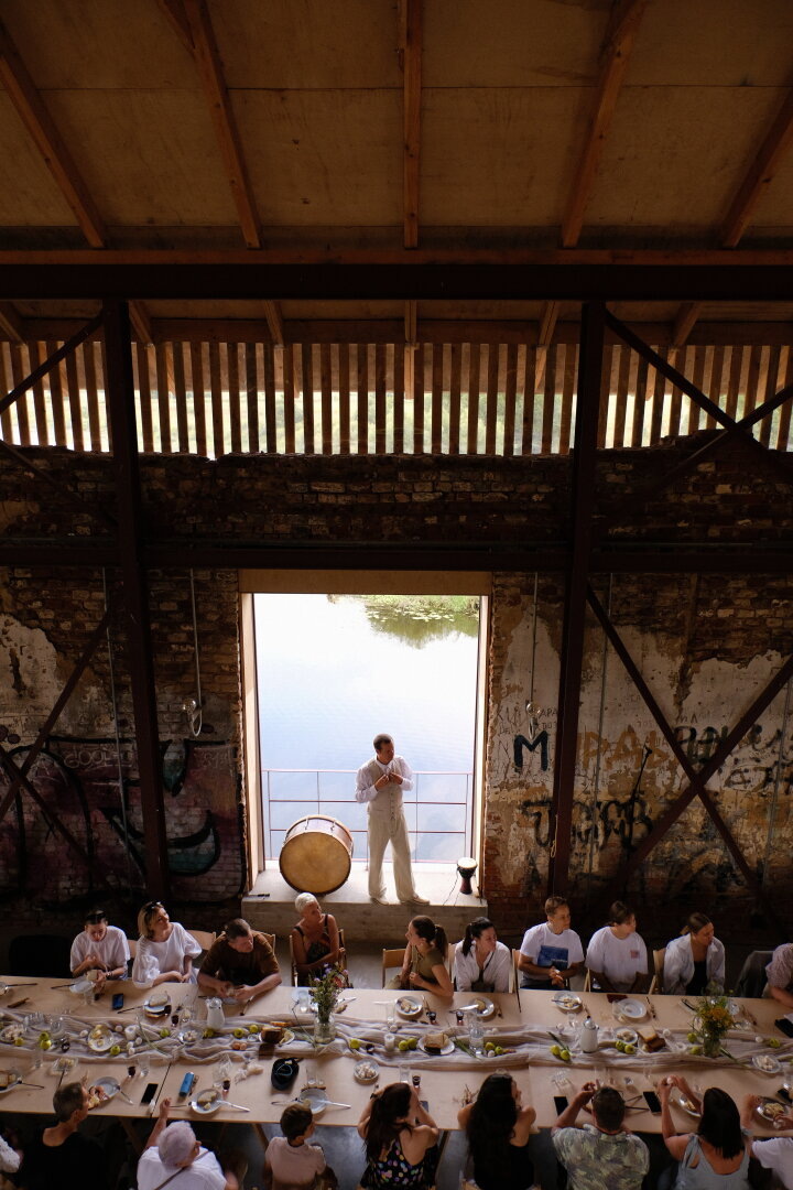    Спектакль «Список Паперной» Фото: Фото: София Летка, изображение предоставлено Собака.ru фестивалем "Сенокос"