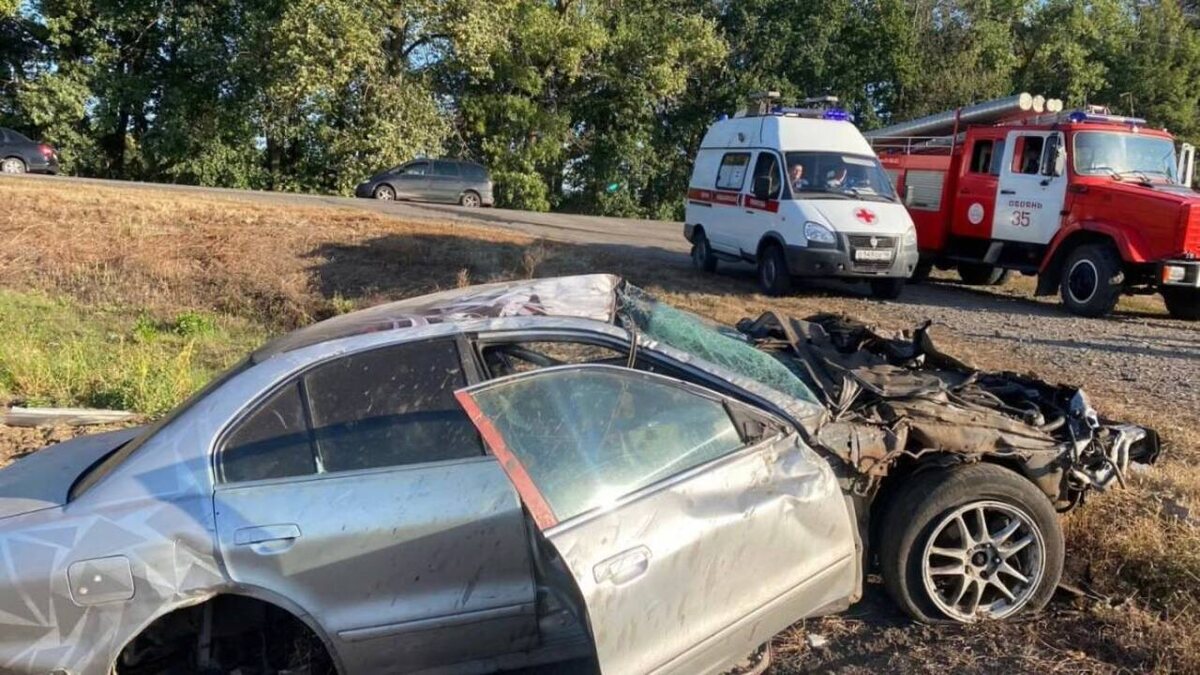    В Курской области на трассе машина съехала в кювет