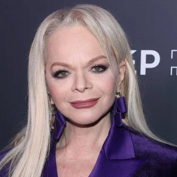     Александр Лукашенко поздравил Ларису Долину с юбилеем