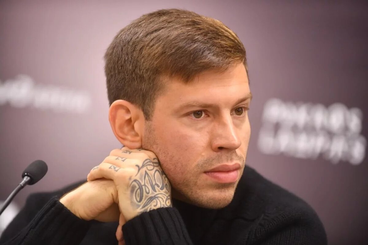    Футболиста Смолова отпустили под обязательство о явке по делу о драке