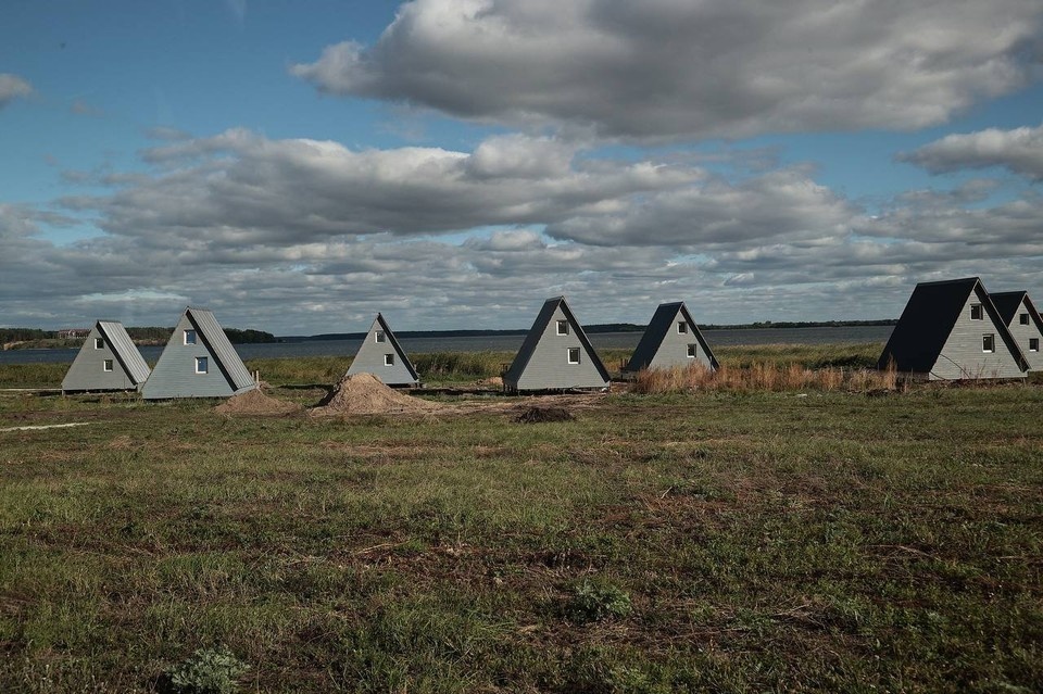    Глава региона осмотрел турбазу Малинки в Старомайнском районе. Фото департамент по туризму