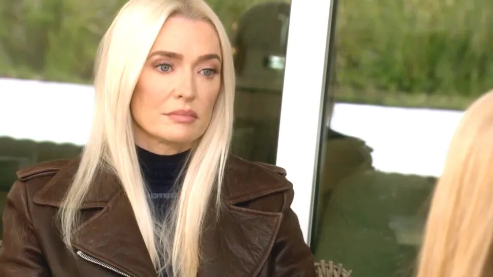 кадр из сериала "Настоящие домохозяйки"