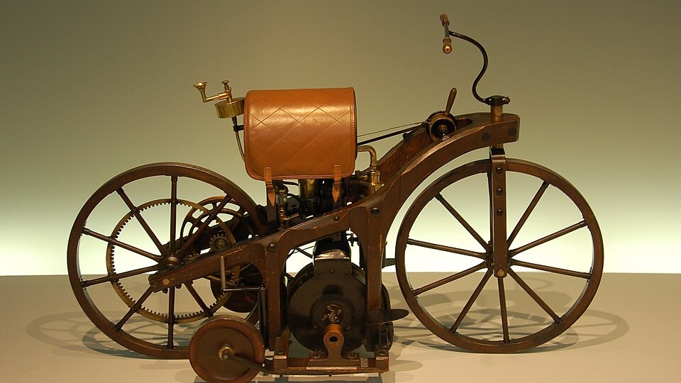 Кто и когда создал первый мотоцикл?