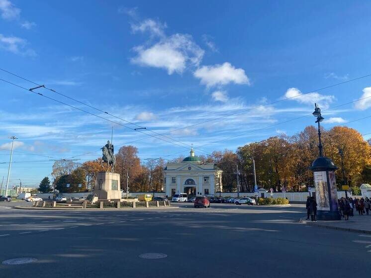     Уже с полуночи четверга, 11 сентября, начнет действовать запрет парковки на площади Александра Невского и части Невского проспекта. Фото: архив МК в Питере