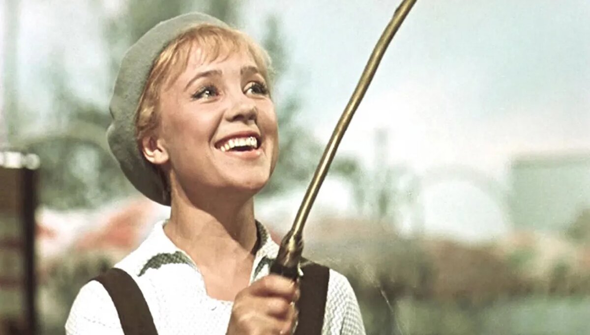 Надежда Румянцева в фильме "Королева бензоколонки" (1962).