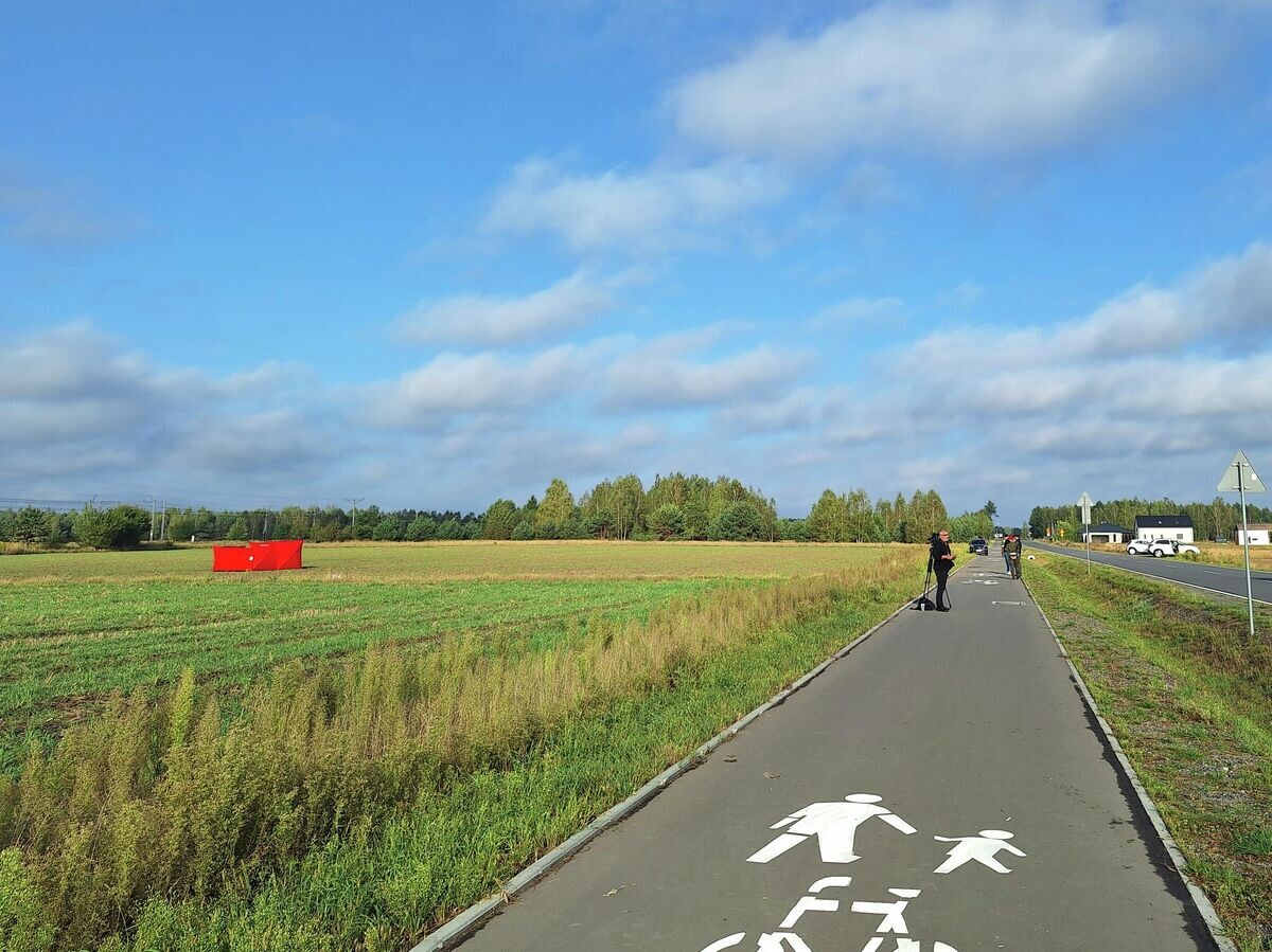    Место обнаружения сбитого беспилотника в населенном пункте Чоснувка, Польша© AP Photo / Piotr Pyrkosz