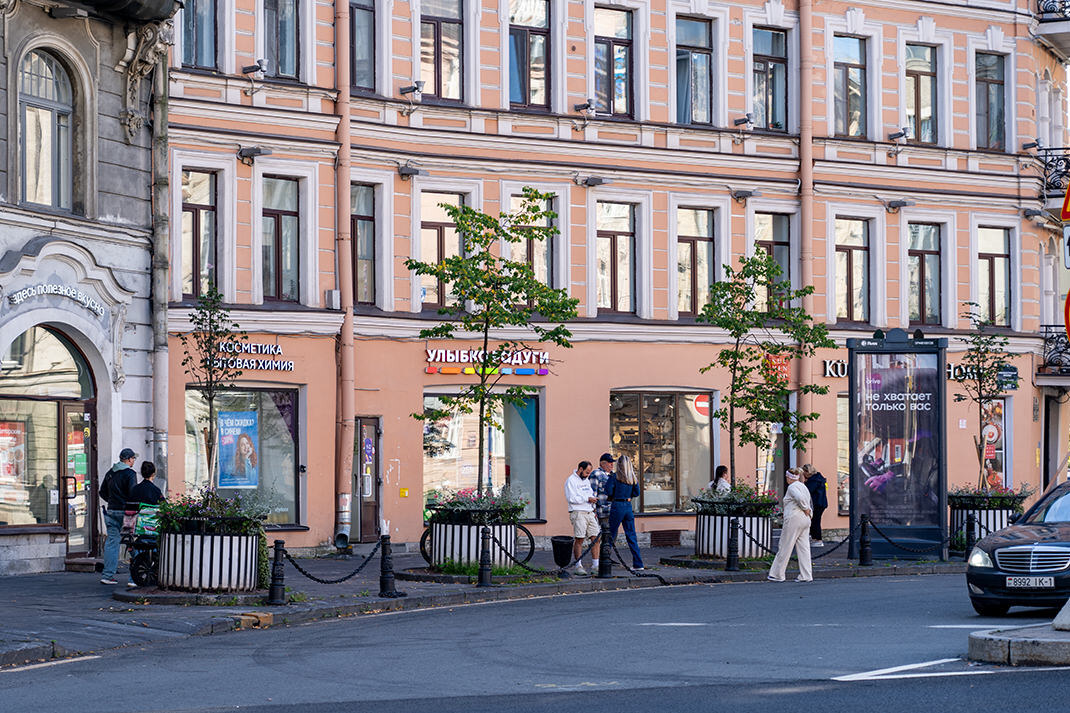 Достопримечательность находится на пересечении Каменноостровского проспекта и улицы Мира