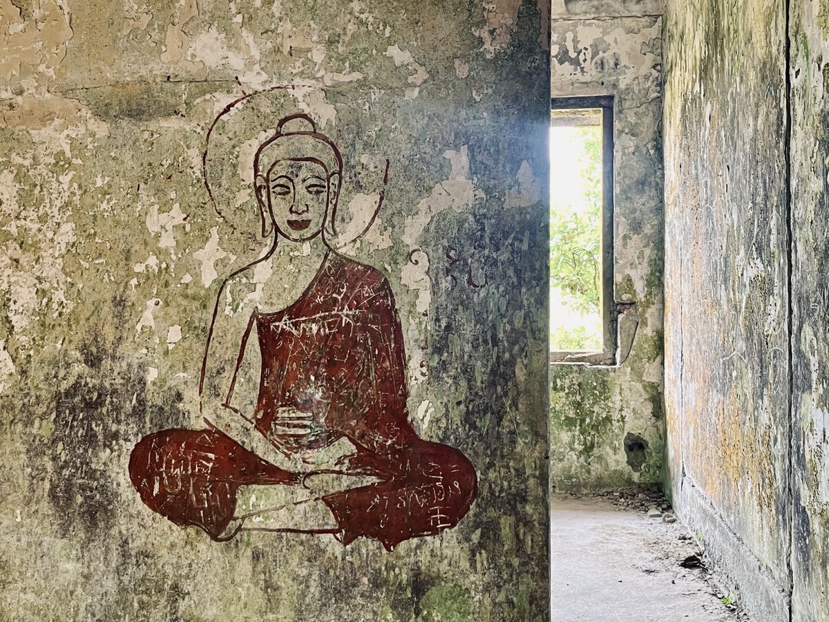 Внутри заброшки в Бокоре