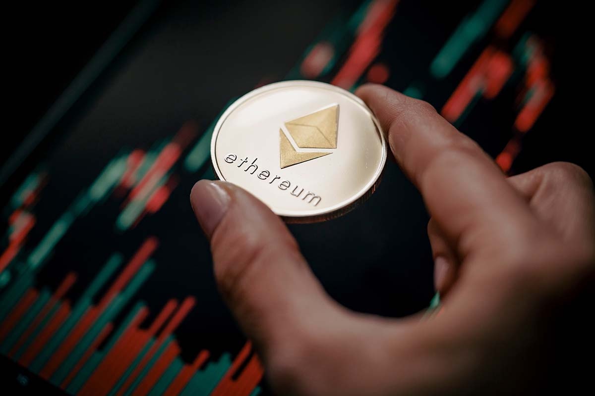    Ethereum — одна из самых популярных криптовалют. Источник: Alexandru Nika / Shutterstock / FOTODOM