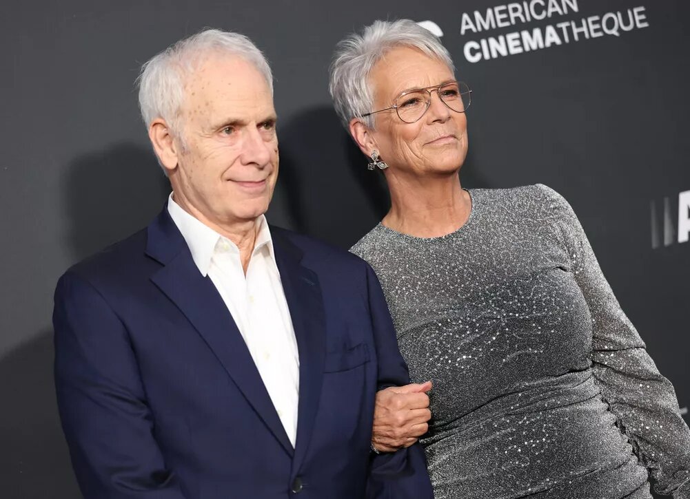    Редкий выход: Джейми Ли Кертис с мужем на кинопремьере