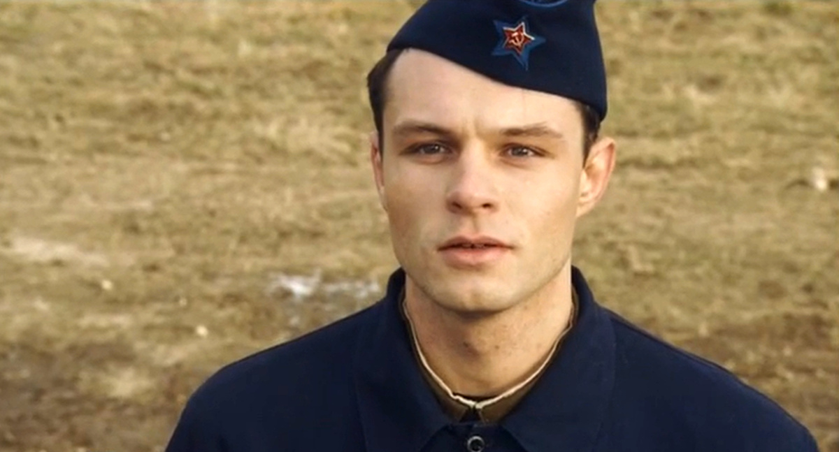 Кадр из сериала "Небо в огне", 2010 г., режиссер Дмитрий Черкасов, сценаристы Александр Марутян, Игорь Тер-Карапетов, Тимур Курбаналиев, композиторы Роман Архипов, Александр Афанасов (скриншот) 