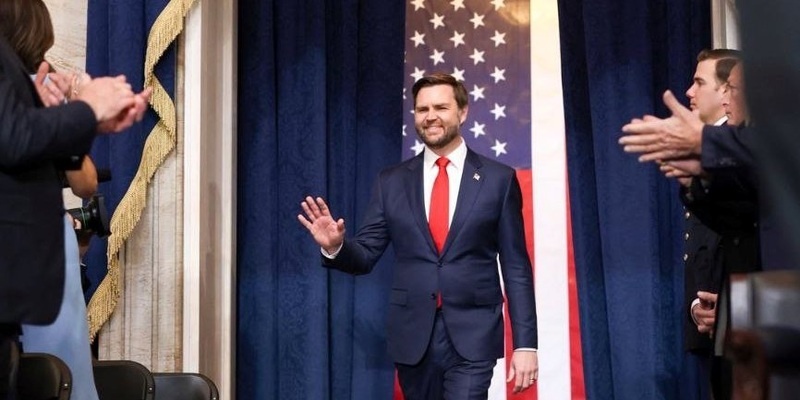    Вэнс: Трамп не видит смысла в экономической изоляции России вне конфликта на Украине и готов к сотрудничеству