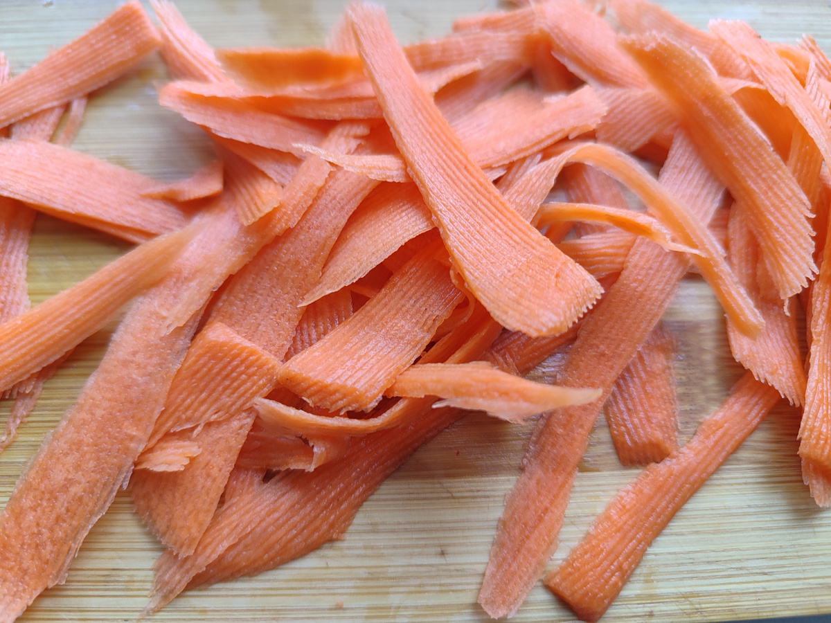 Она долго бы готовилась, если бы кусочками резать.