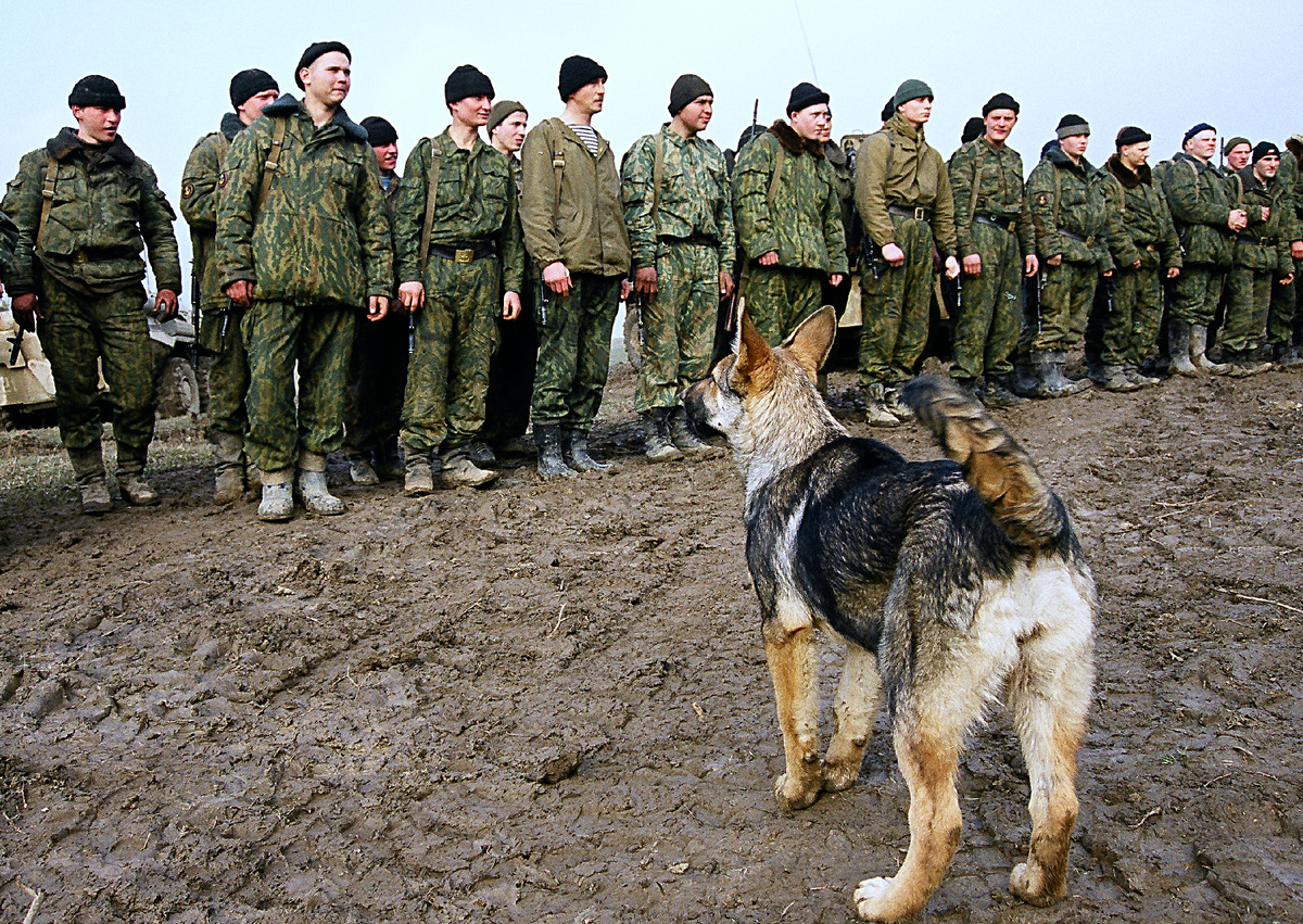 Морские пехотинцы на построении. Чечня