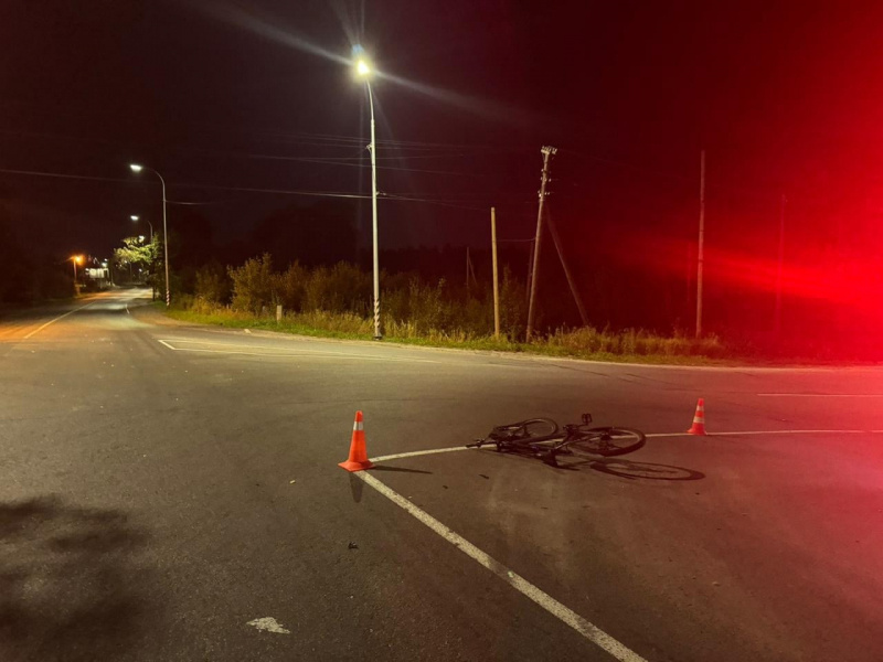    Велосипедист ехал, как бессмертный, по дороге в Петрозаводске и попал в ДТП