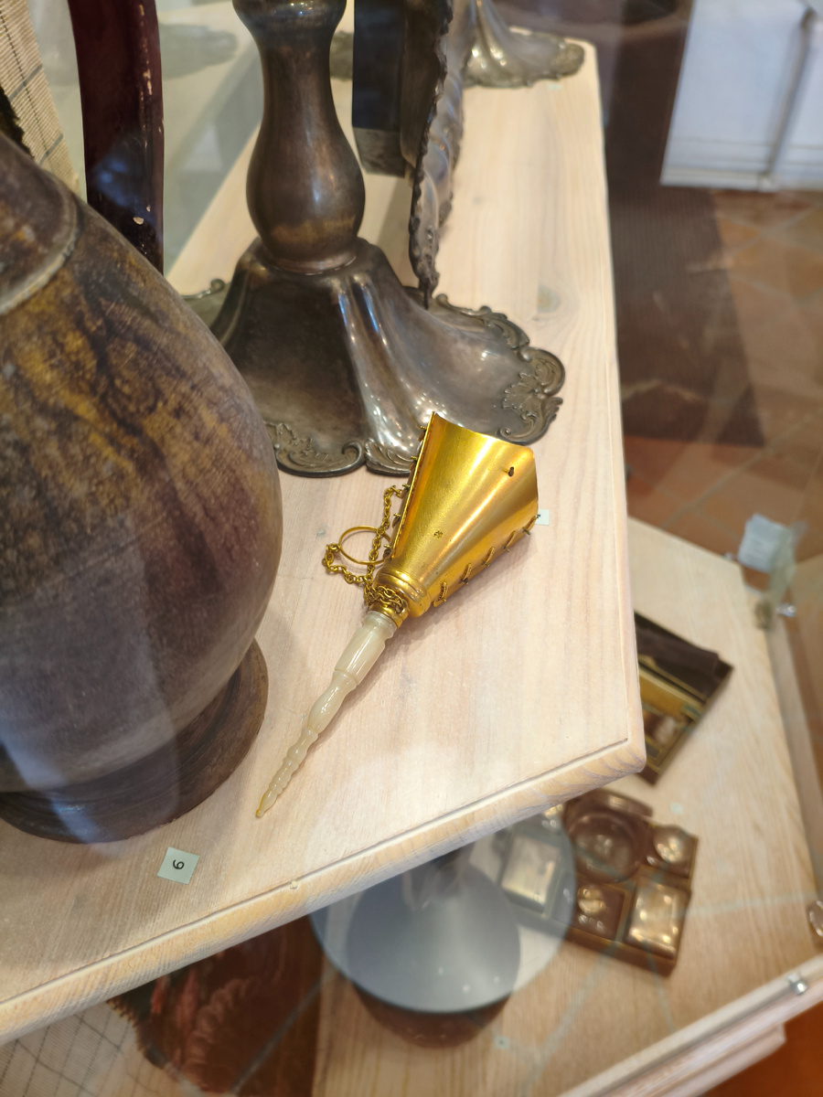 Портбуке Европа, 1850-1870-е гг., латунь, перламутр.  