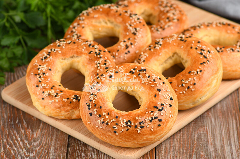 Быстрые бублики без дрожжей (2 отличных варианта)