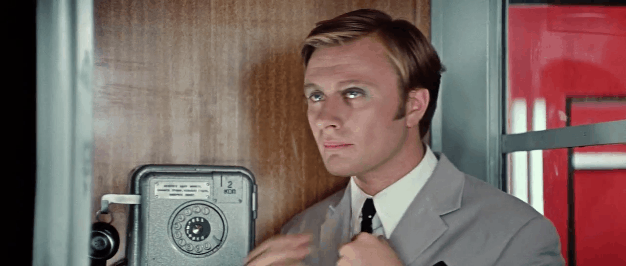 Андрей Миронов в роли Геши Козодоева, "Бриллиантовая рука"