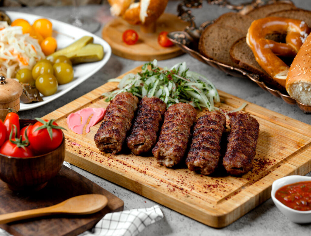    lule kebab with onions and pickles Журналист