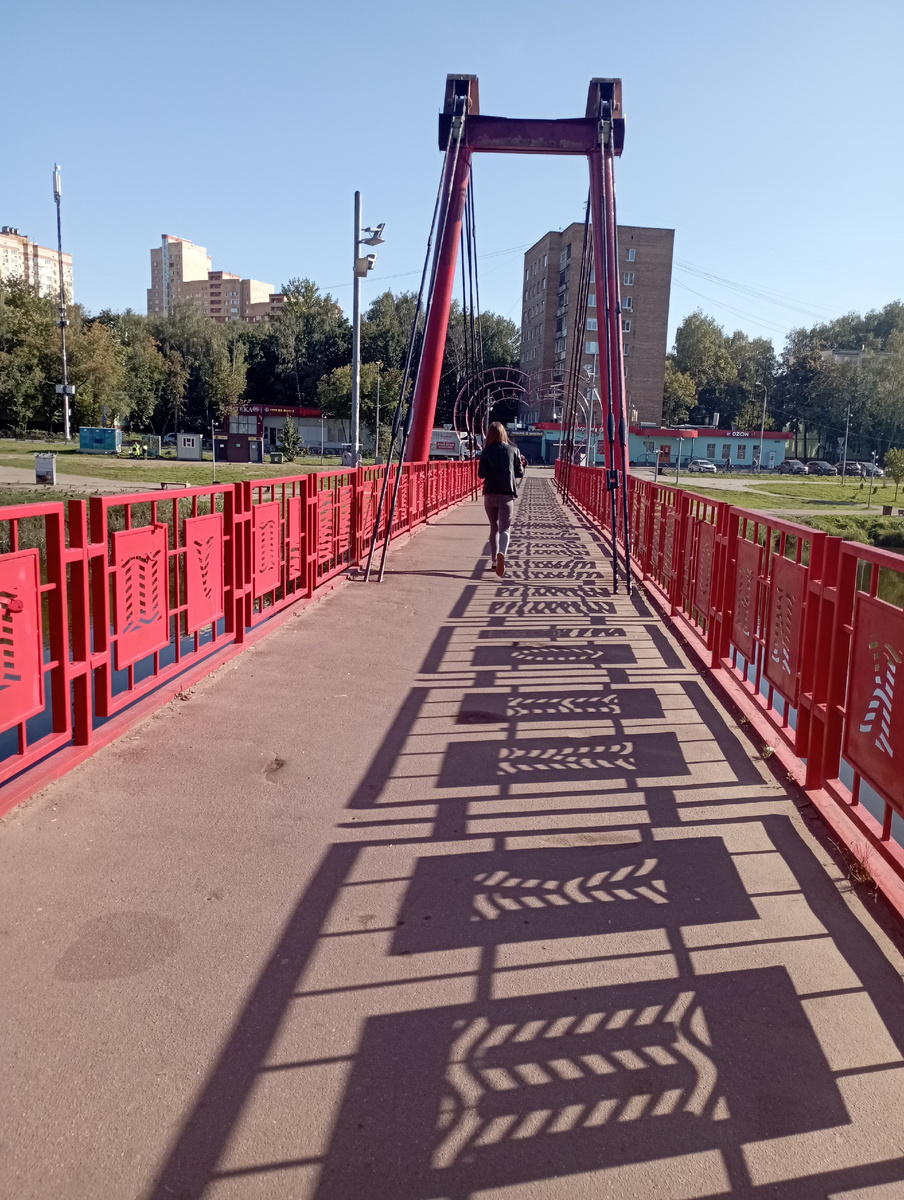 Фотографию сделала и спрятала телефон в сумку. Боялась, что споткнусь и смартфон непременно упадет в реку