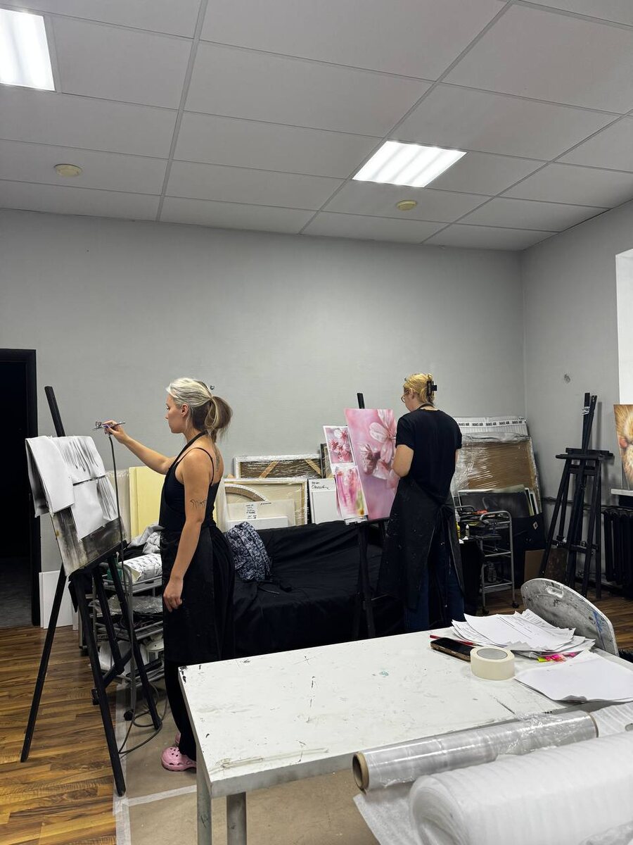 Ученица в арт-мастерской в Санкт-Петербурге