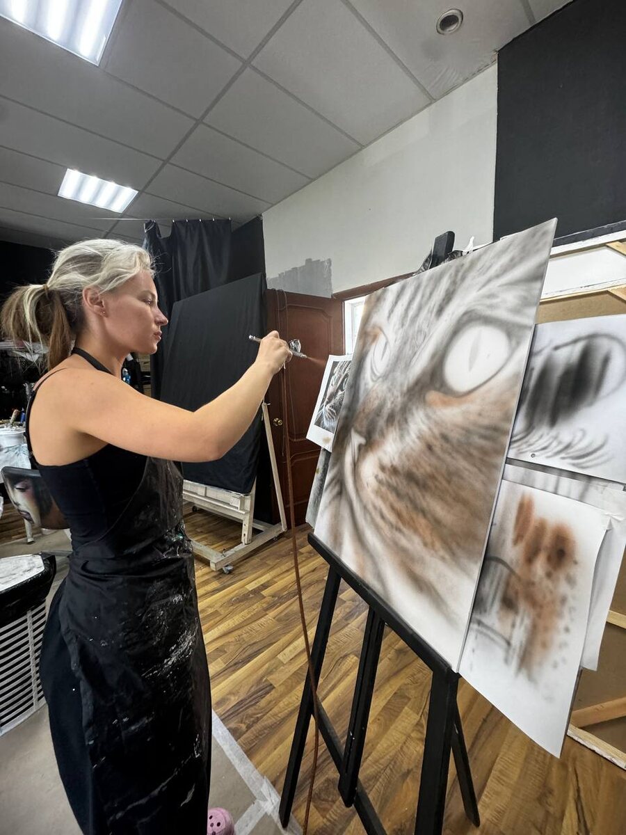 Набросок кота аэрографом