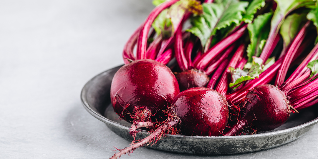 Можно ли есть сырую свеклу, чем она полезна