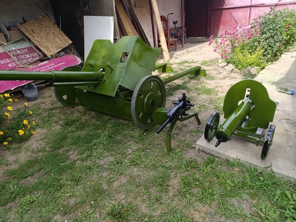    Пулемет Максима, сделанный Русланом из дерева. из архива героя публикации