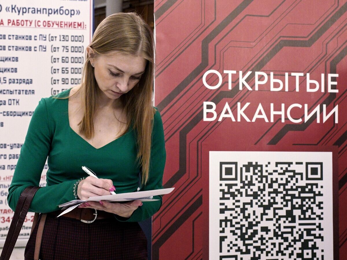    Ярмарка вакансий "Работа в России. Время возможностей" в Новосибирске© РИА Новости / Александр Кряжев