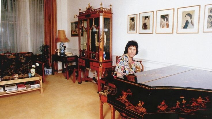 фото из интернета, японская культура тоже была ему не чужда