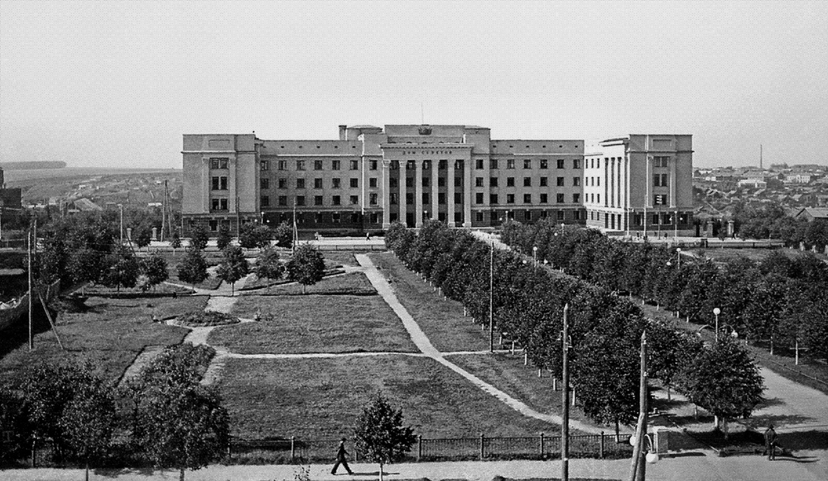 Дом Советов в Чебоксарах (фото Конона Белкова, 1956)