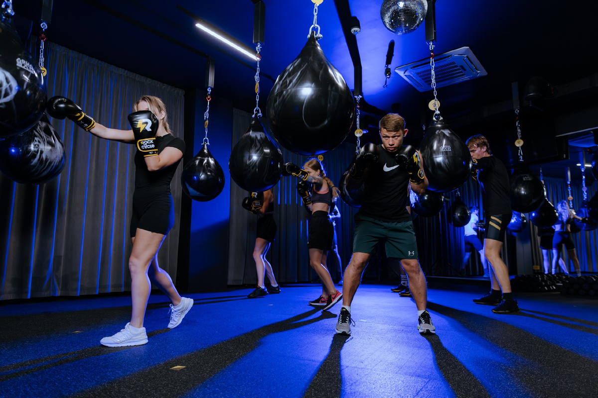 Зал фитбоксинга в Rock the Cycle