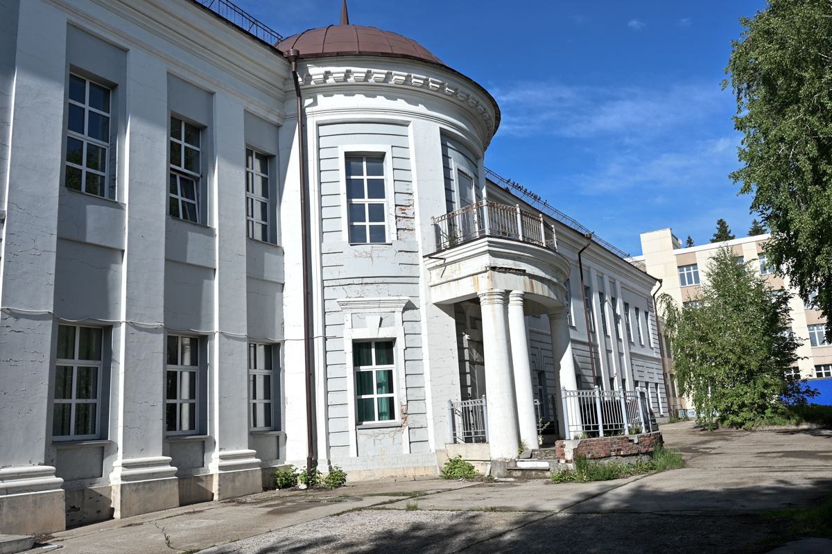 Кадетская школа-интернат им. Бориса Кузнецова продолжает славные традиции Третьей мужской гимназии.