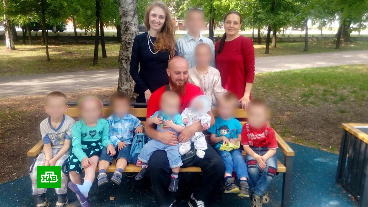    «Он похож на сектанта»: активисты требуют проверить семью многоженца Сухова